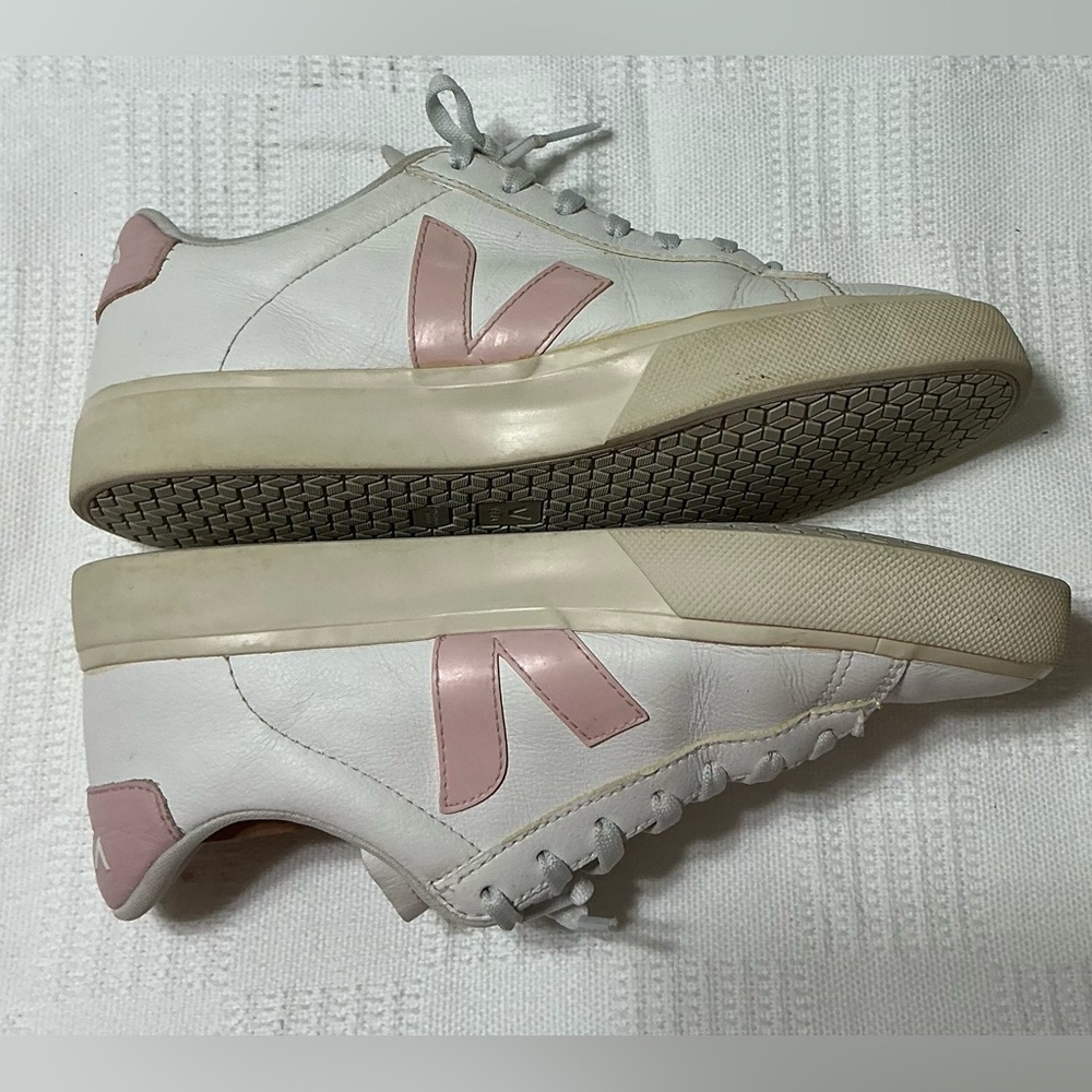 Veja Campo Leather Sneakers for Women, size 9 - Picture 5 of 13